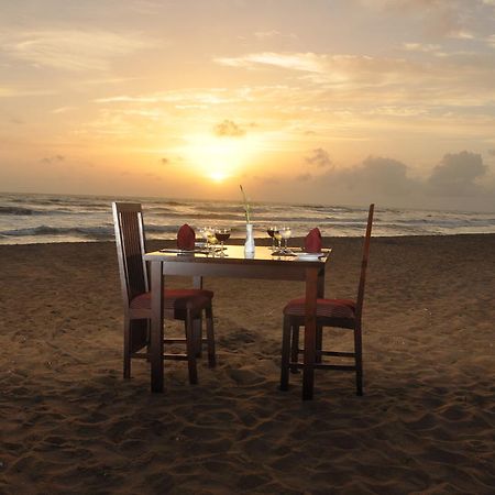 Hotel Laya Beach Wadduwa Exteriér fotografie